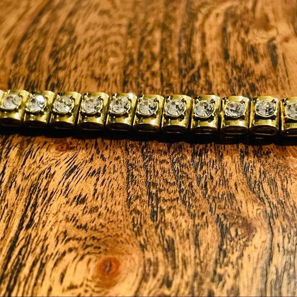 Classic Vintage AVON tennis bracelet. - Picture 4 of 12
